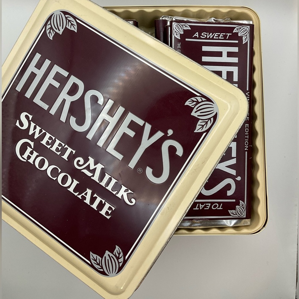 1990 Vintage Hershey's Sweet Milk Chocolate Tin